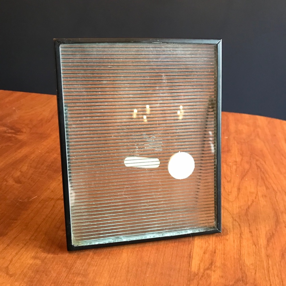 Glass floating picture frame